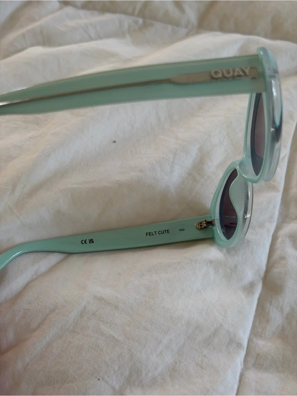 Quay Australia felt cute Light Blue Oval Sunglasses